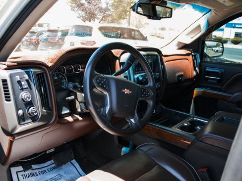 Used 2014 Chevrolet Silverado 1500 High Country w/ High Country Premium Package AWD/4WD image 9
