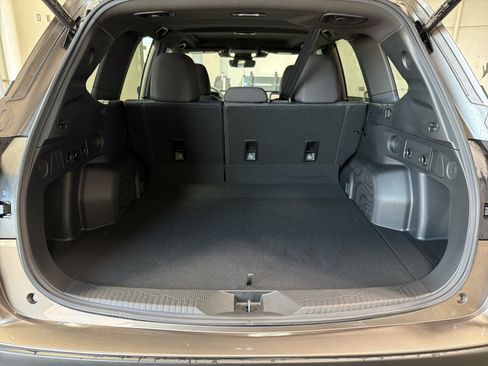 Used 2025 Subaru Forester Premium AWD/4WD image 20