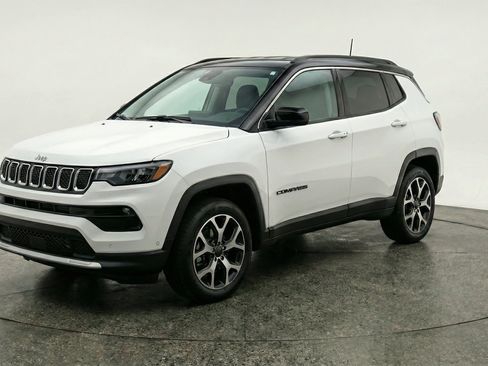 Used 2025 Jeep Compass Limited AWD/4WD image 3