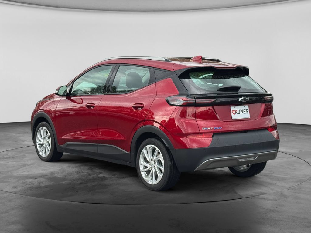 Used 2023 Chevrolet Bolt EUV LT w/ Comfort Package FWD image 8