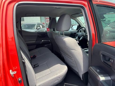 Used 2018 Toyota Tacoma SR5 AWD/4WD image 9