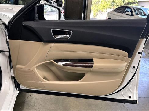 Used 2018 Acura TLX FWD image 30