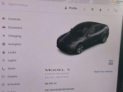 Used 2022 Tesla Model Y Long Range image 35