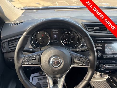 Used 2017 Nissan Rogue SV image 16