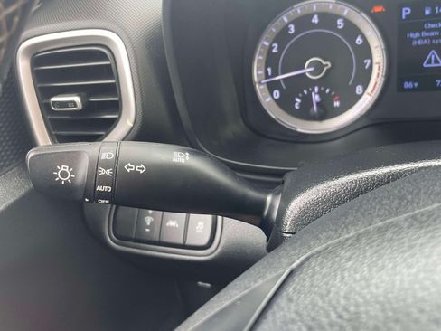 Used 2022 Hyundai Venue SEL FWD image 20