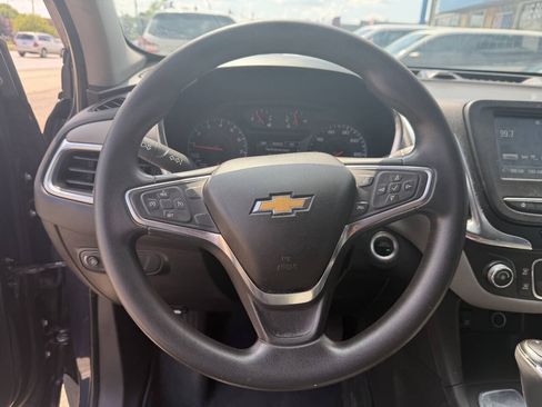 Used 2018 Chevrolet Equinox LS FWD image 28