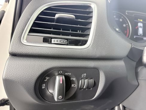 Used 2018 Audi Q3 2.0T Premium image 19