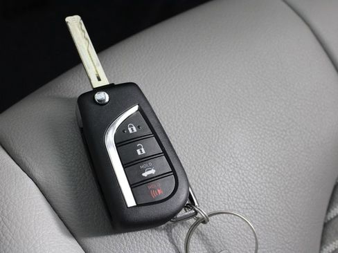 Used 2023 Toyota Camry SE image 28