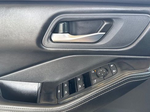 Used 2025 Nissan Rogue SV FWD image 9