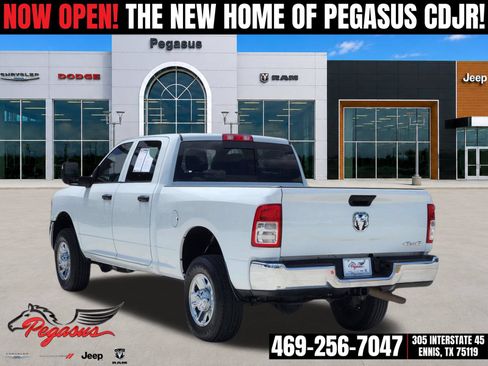 Used 2024 RAM 2500 Tradesman w/ Chrome Appearance Group AWD/4WD image 4