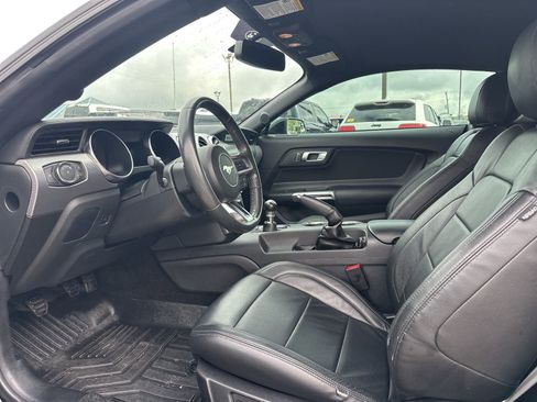 Used 2018 Ford Mustang GT w/ Black Accent Pkg RWD image 5