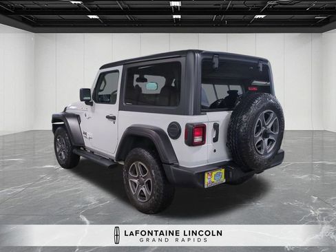 Used 2019 Jeep Wrangler Sport AWD/4WD image 3