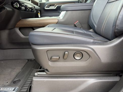 Used 2025 Chevrolet Silverado 3500 High Country image 18