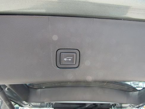 Used 2023 Chevrolet Traverse LT AWD/4WD image 26