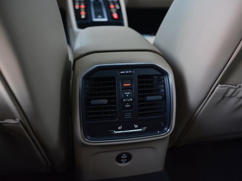 Certified 2025 Porsche Macan image 34