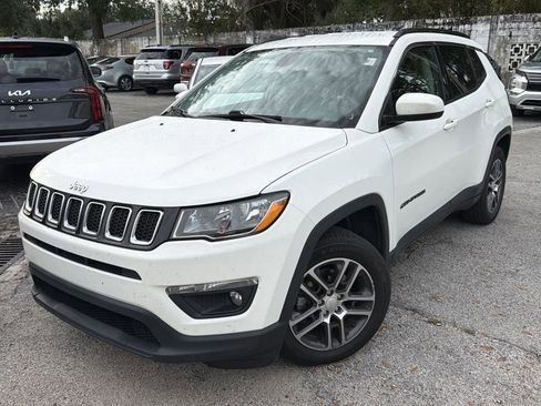 Used 2018 Jeep Compass Latitude FWD image 3