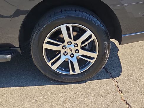Used 2024 Ford Expedition Limited AWD/4WD image 16
