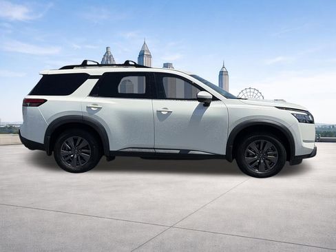 Used 2022 Nissan Pathfinder SV w/ SV Premium Package FWD image 6