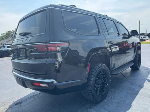 Used 2023 Jeep Wagoneer 4WD w/ Premium Group I image 3