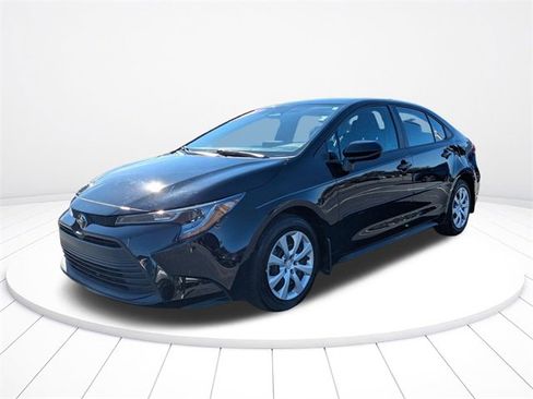 Used 2024 Toyota Corolla LE image 8
