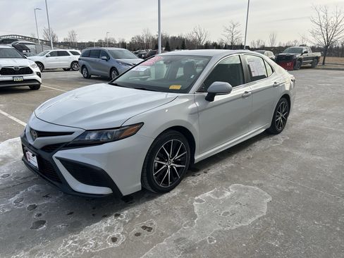 Certified 2024 Toyota Camry SE image 7