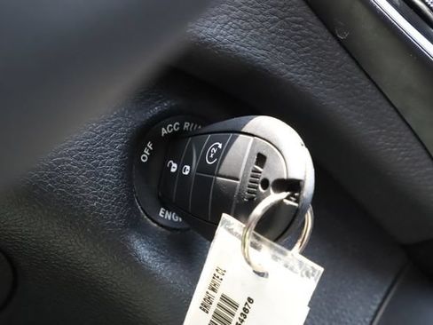 Used 2020 Jeep Cherokee Latitude w/ Cold Weather Group AWD/4WD image 31