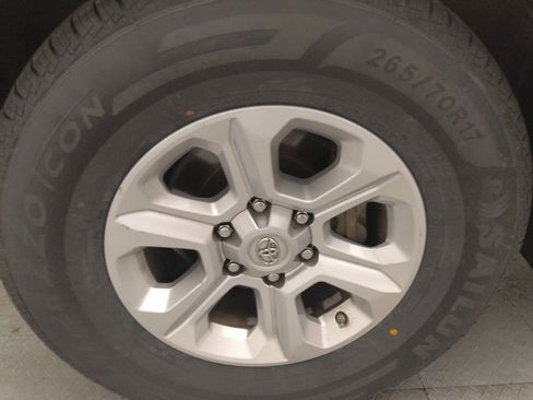 Used 2018 Toyota 4Runner SR5 RWD image 31