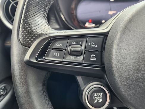Used 2025 Alfa Romeo Tonale AWD/4WD image 28