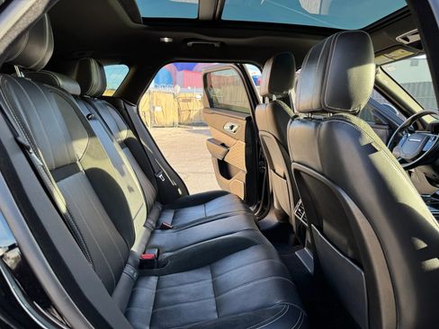 Used 2019 Land Rover Range Rover Velar R-Dynamic SE image 17