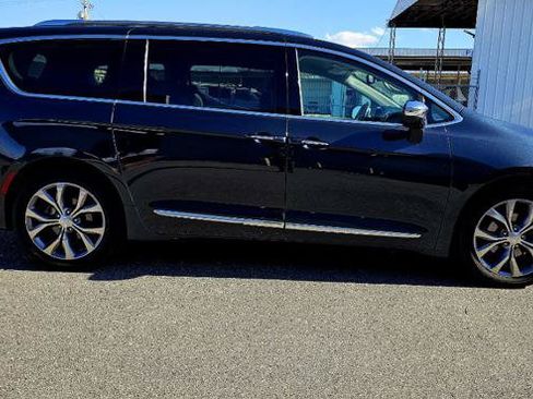 Used 2019 Chrysler Pacifica Limited FWD image 4