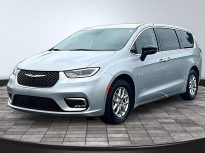 Used 2024 Chrysler Pacifica Touring-L