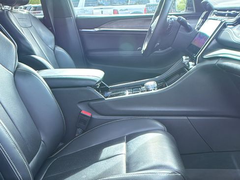 Used 2022 Jeep Grand Cherokee Overland w/ Advanced Protech Group III image 14