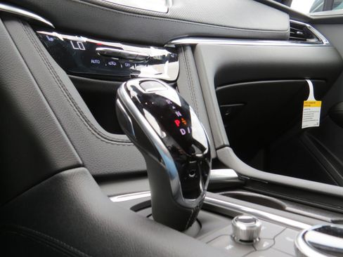 New 2025 Cadillac XT6 Luxury image 24