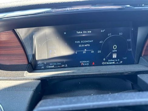 Used 2024 Lincoln Navigator Reserve AWD/4WD image 3