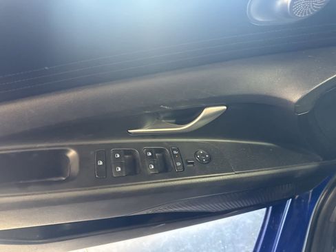 Used 2025 Hyundai Elantra SE image 16