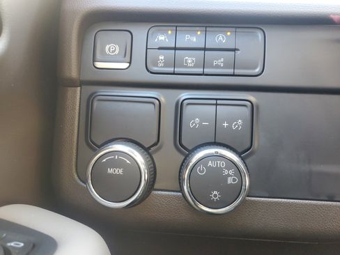 Used 2025 Chevrolet Tahoe LT image 29