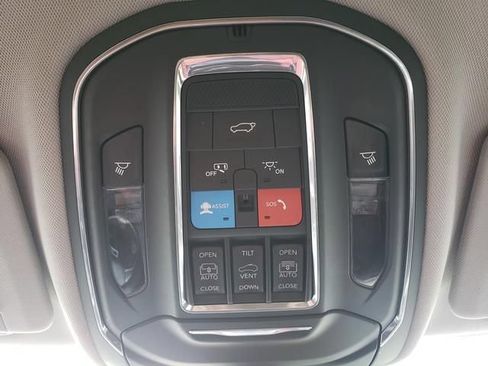 Used 2022 Jeep Grand Cherokee Limited AWD/4WD image 29