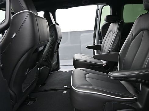New 2026 Chrysler Pacifica Limited w/ S Appearance Package image 14