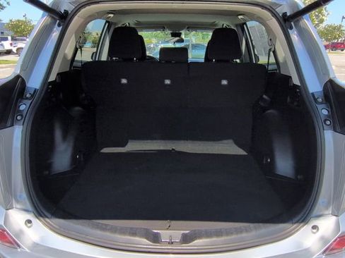 Used 2018 Toyota RAV4 XLE FWD image 13