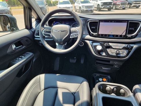 New 2026 Chrysler Pacifica Select FWD image 13