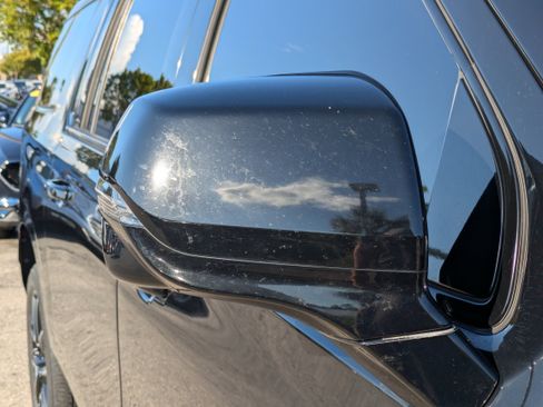 Used 2022 Chevrolet Suburban RST w/ Luxury Package image 12