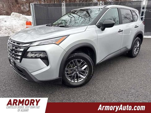 Used 2024 Nissan Rogue S image 1