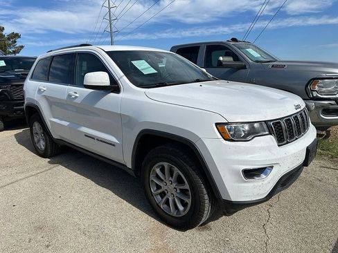 Used 2021 Jeep Grand Cherokee Laredo RWD image 2
