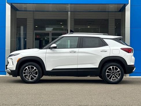 New 2026 Chevrolet TrailBlazer LT w/ Convenience Package AWD/4WD image 9