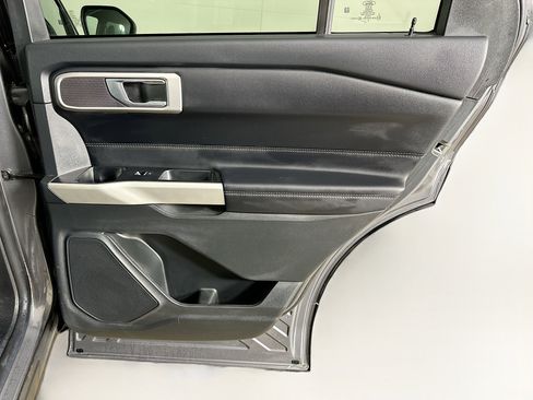 Used 2021 Ford Explorer XLT image 31