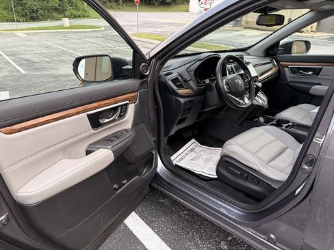 Used 2018 Honda CR-V Touring image 16