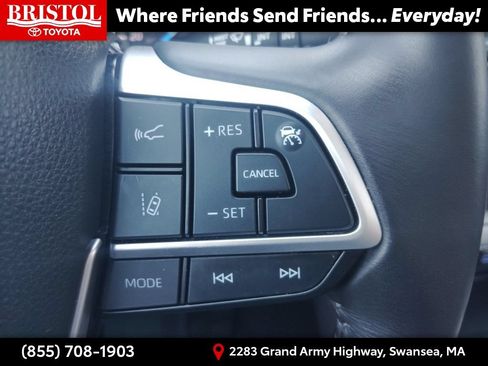 Used 2022 Toyota Highlander XLE AWD/4WD image 31