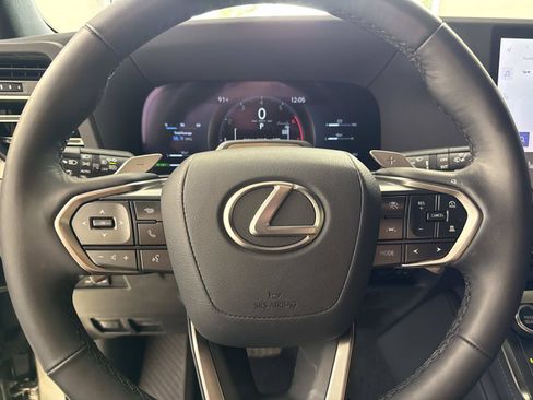 Used 2025 Lexus GX 550 w/ Accessory Package (2T) AWD/4WD image 28
