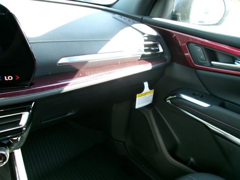 New 2026 Chevrolet Traverse Z71 w/ Driver Confidence Package AWD/4WD image 17