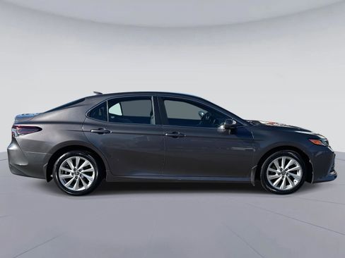 Used 2021 Toyota Camry LE image 2